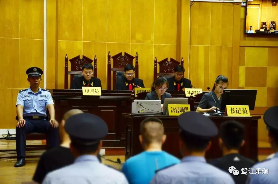 梧州8人涉恶团伙因寻衅滋事判刑4年3个月