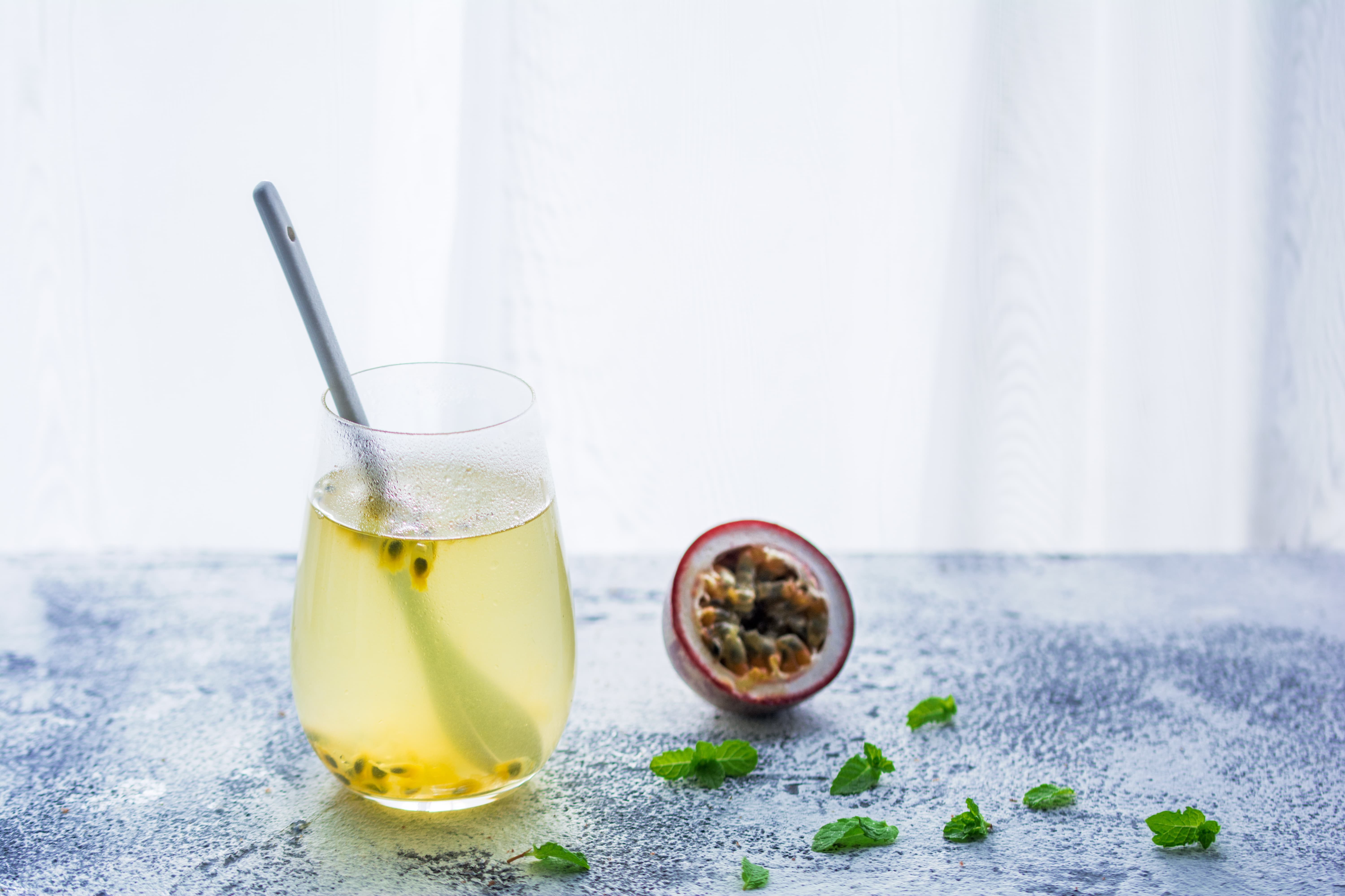 夏日清凉百香果茶,喝起来酸酸甜甜不重样