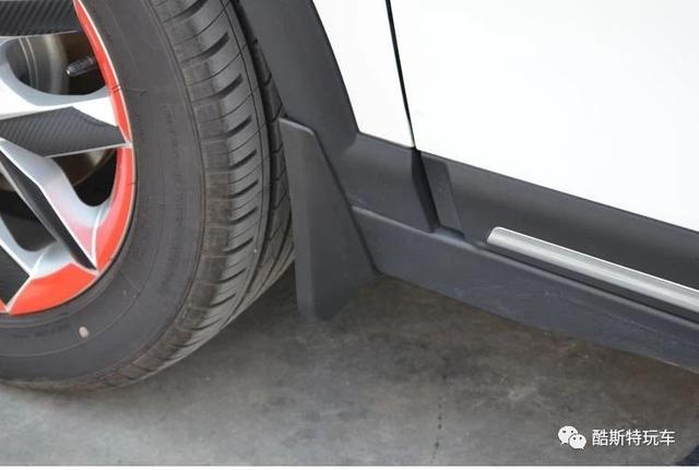为什么大多数车上都有装挡泥板,除了挡泥还有什么用?有必要装吗?