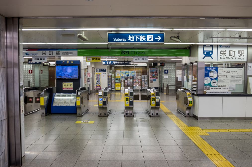 日本地鐵實拍站點沒有安檢閘機完全敞開列車共有六個等級