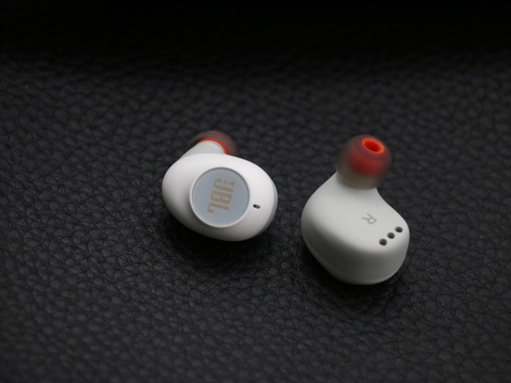 jbl c230tws体验:声音穿透大脑的感觉