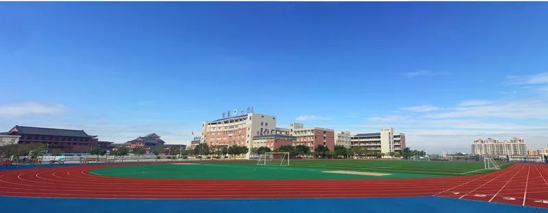 空港一中是空港区重点高中,办学4年来,学校先后被认定为"国家级校园