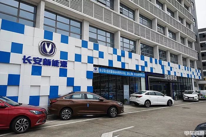 新能源品牌,笔者也带着疑问走进一家位于深圳龙岗的北汽新能源4s店