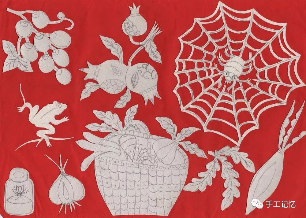 一大篮子菜,瓶子里装着一只苍蝇,蜘蛛网的"喜从天降"四方如意,四季