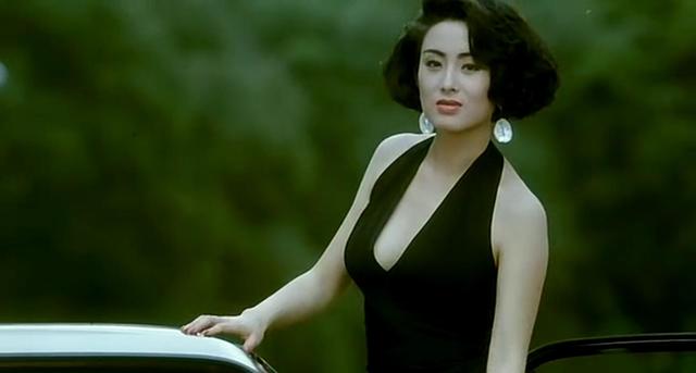 1990年与周星驰合作《赌侠》二,1990年与周星驰合作《赌圣》一,1988年