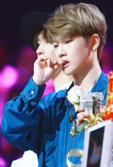 原创中国男孩周震南引发韩网热议狐狸系长相受欢迎是jyp喜欢的颜