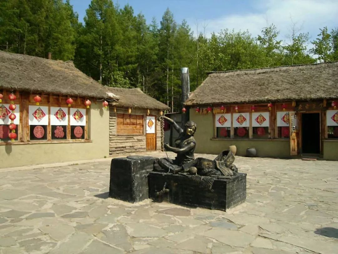 关东文化园地处长白山脚下 85公里处——安图县永庆乡东清村.