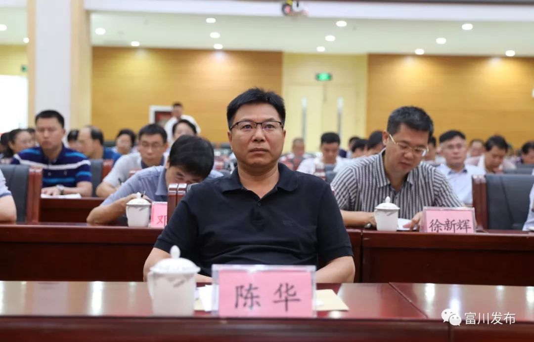 县委书记陈华,县人大常委会主任何祖后等四家班子在家领导,县法院