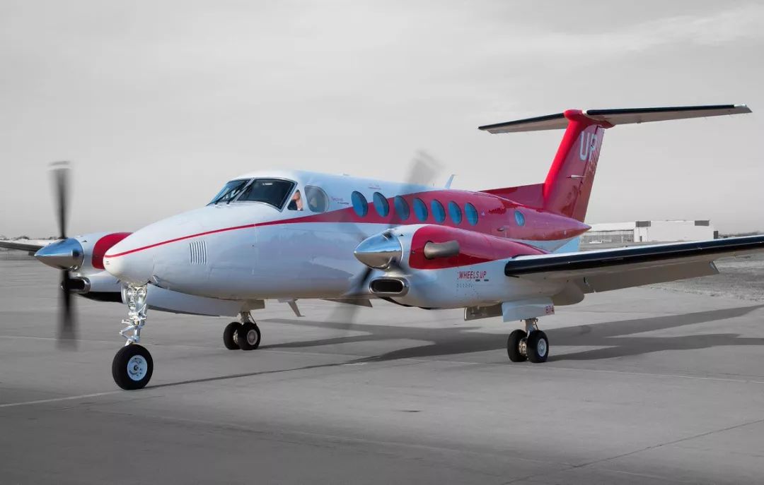 红色和粉色的空中国王350i你知道是什么吗