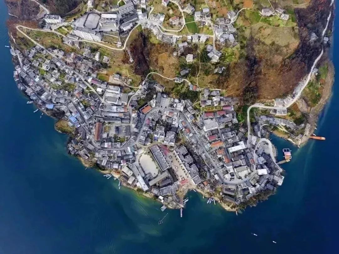 2平方公里,洞河镇属于北亚热带湿润季风气候,冬无严寒,夏无酷暑,四季