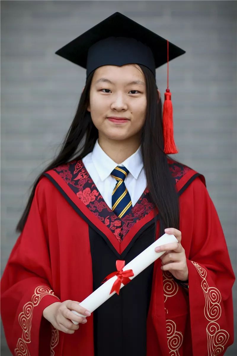 唐璐瑶2019应届毕业生,校辩论队主力队员,学生会干部,被英国伦敦国王
