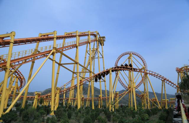 疯狂大海啸,亲子水寨,泡沫大战,泼水节,穆桂英大战洪州,悬挂过山车