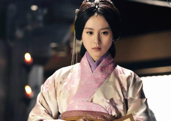 一代绝色才女,拒绝了曹操的提亲,后被俘匈奴12年,曹操重金赎回_蔡文姬