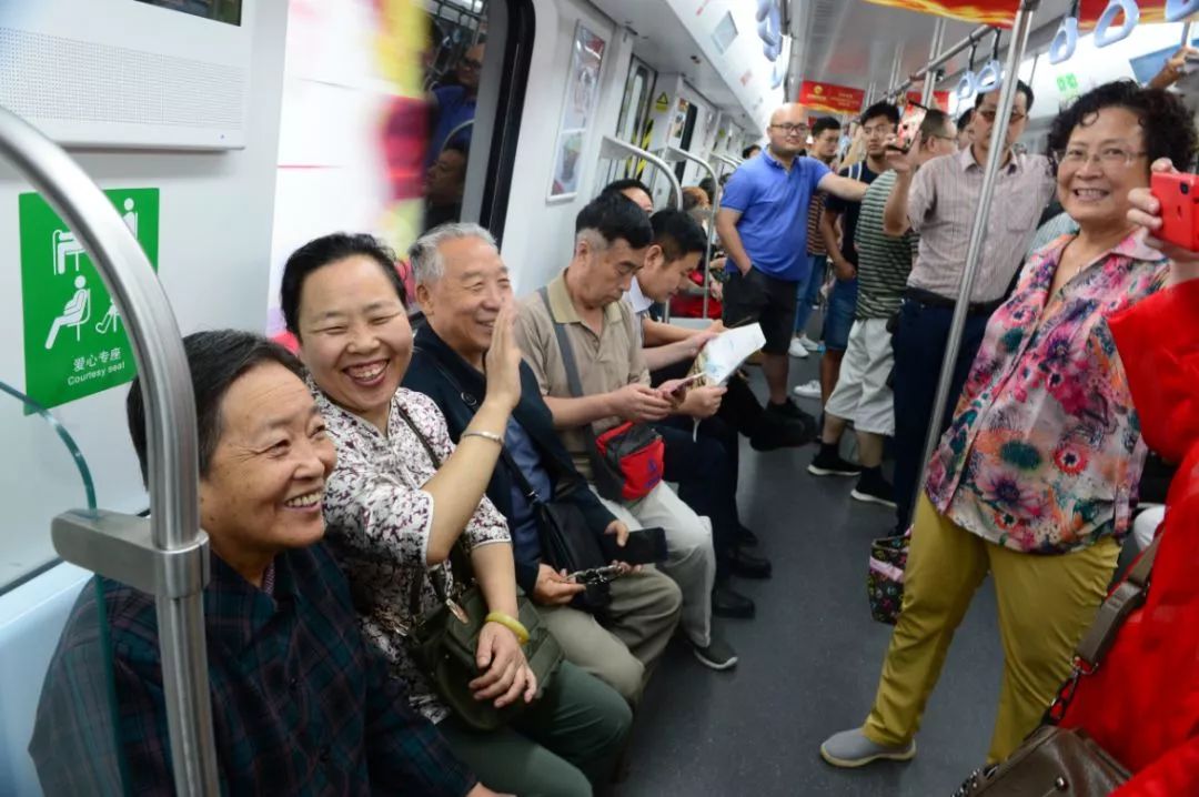 兰州地铁首日开通22万兰州人体验兰州速度你坐了吗
