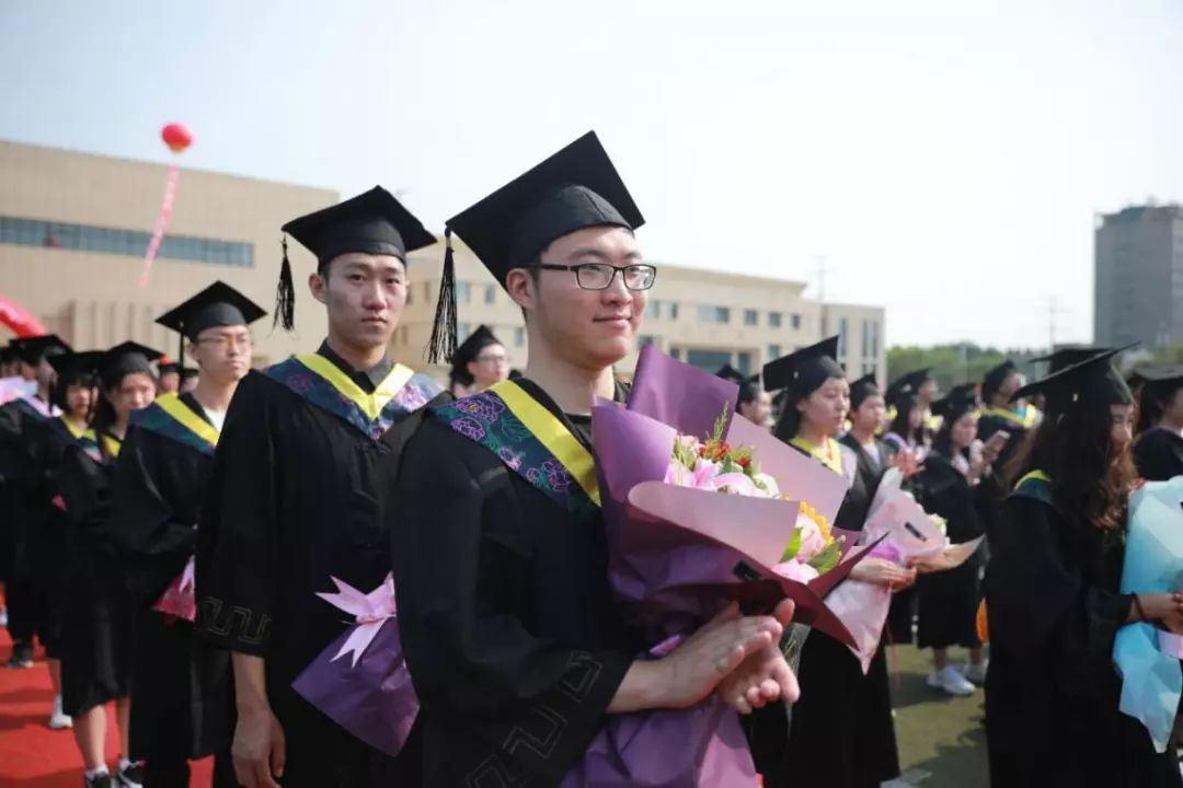 感动100辽宁石油化工大学2019届本科生毕业典礼暨学位授予仪式隆重