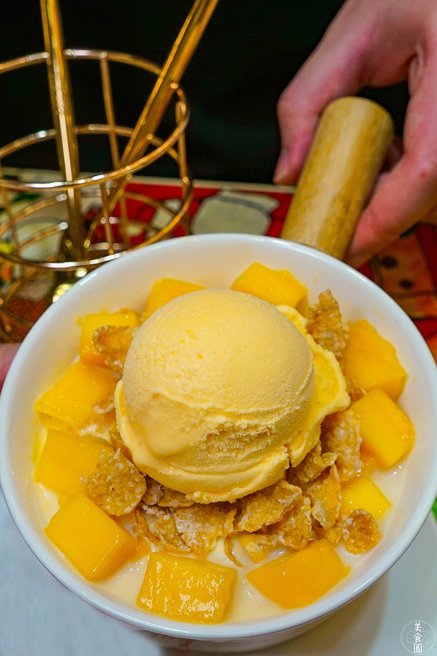 广州最爱"伪装"的甜品店,可以吃拉面,肠粉和煲仔.