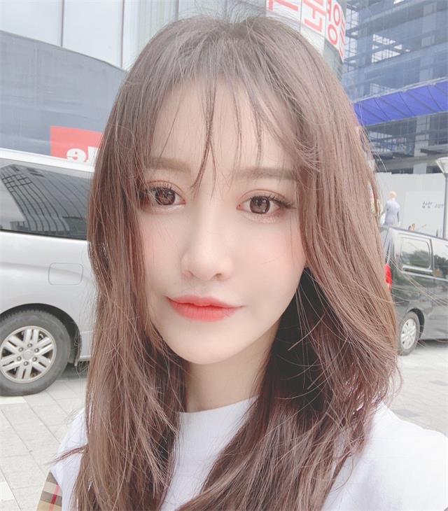 原创赵梦玥帮下岗主播卢本伟再就业陪uu的客户吃饭粉丝怒赞有担当