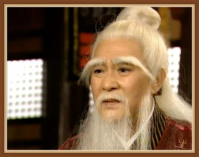 比如这个版本的张三丰最符合仙风道骨,再加上tvb给的最合时宜的bgm