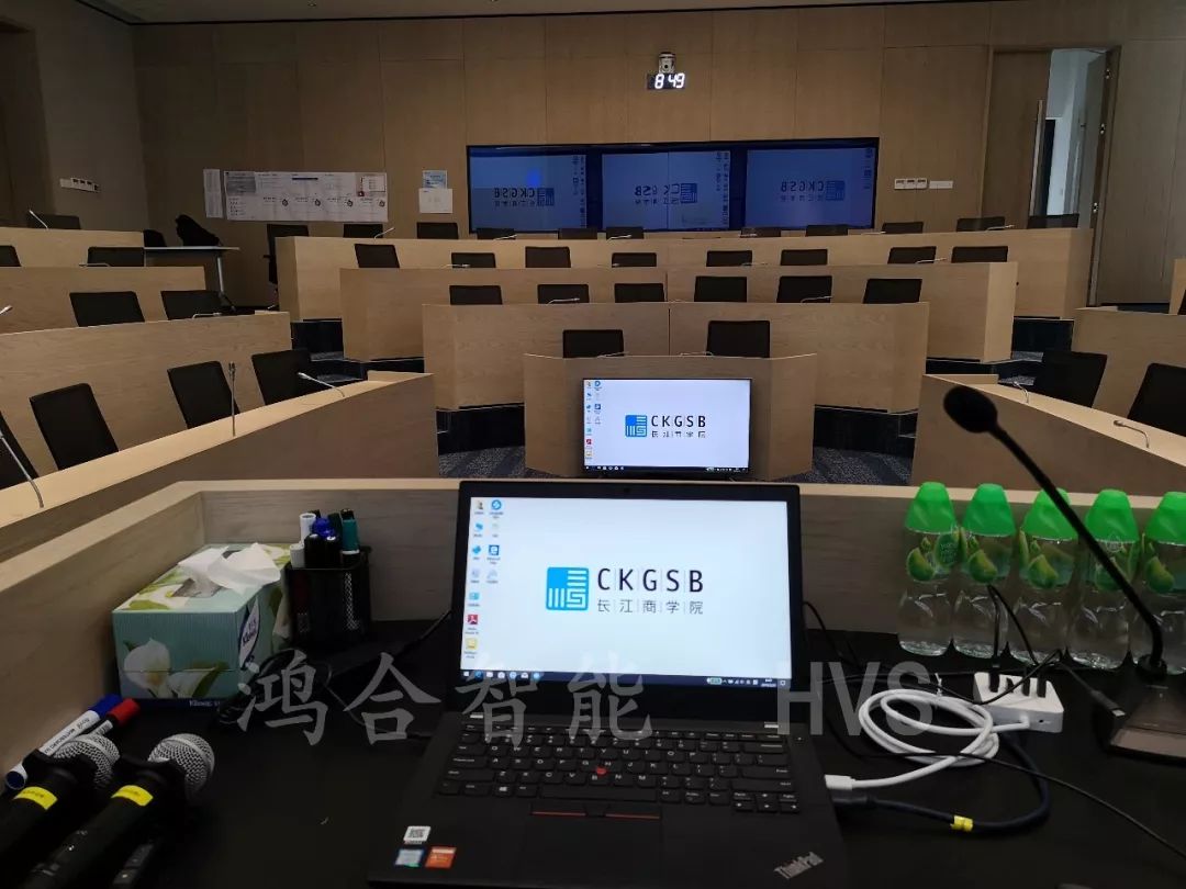 "哈佛马蹄形",可容纳72-80人,包括显示,扩声,同声传译,教学讨论,摄