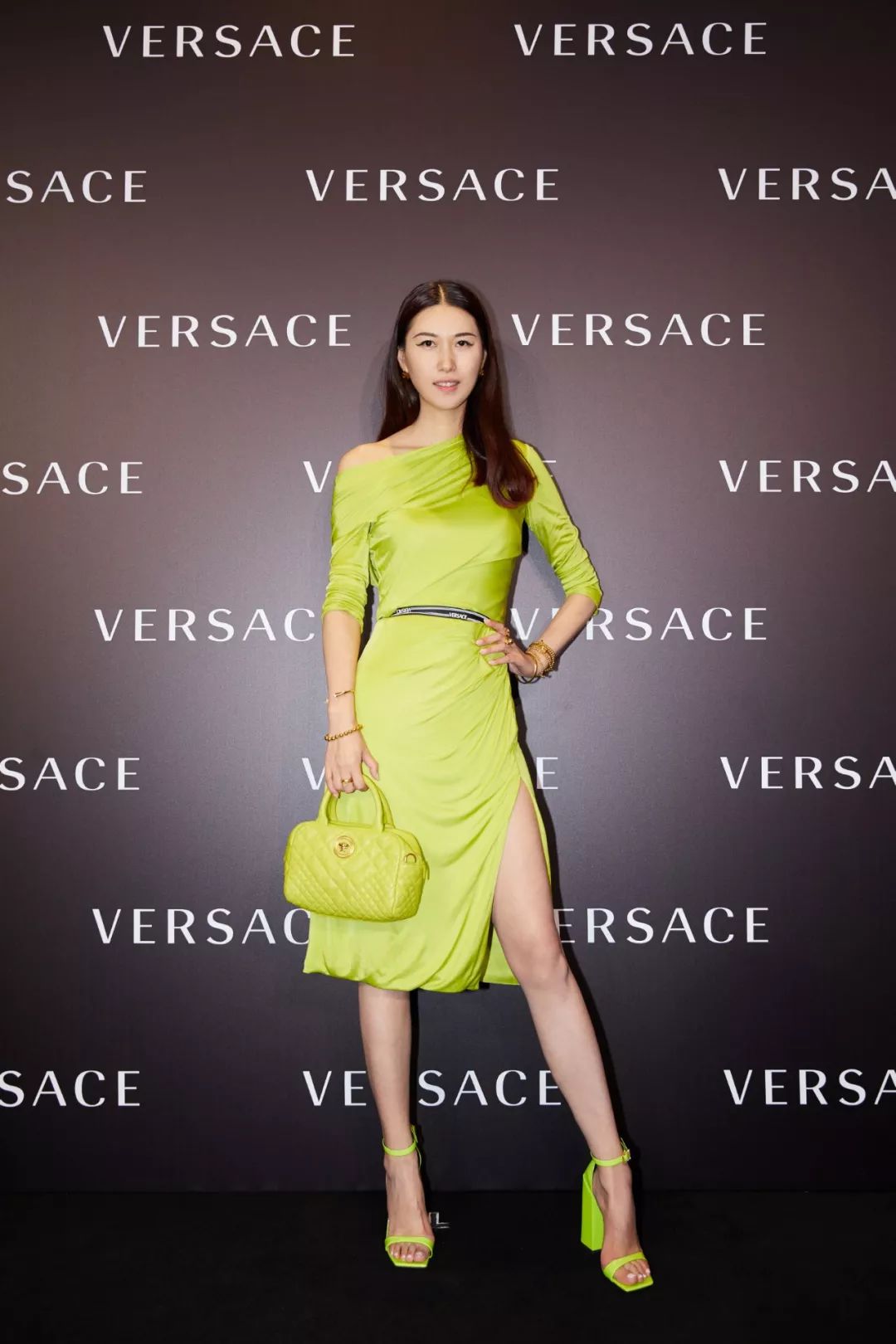 杨幂靠什么拿下versace代言?