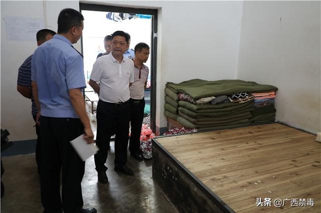 广西玉林市陆川县冯国副县长在626国际禁毒日当天深入基层慰问一线