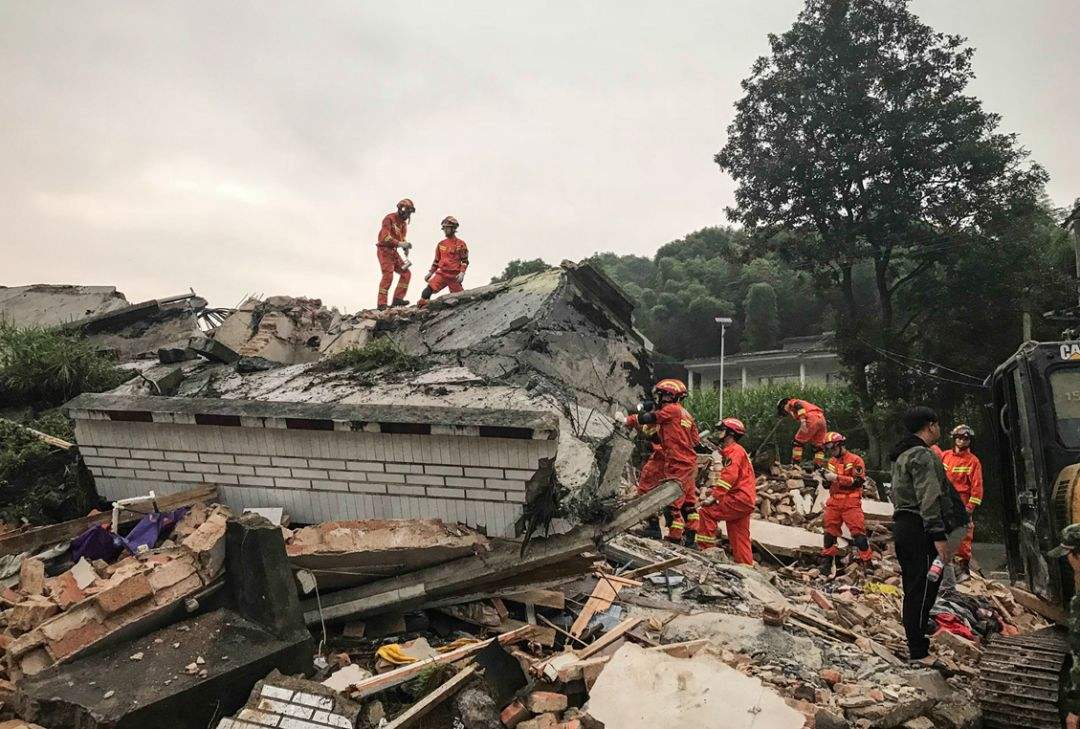 0級地震發生後,四川省各級黨組織和廣大黨員以災區人民群眾的安危和