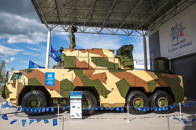 俄新型防空导弹车粗狂笨重,中国版轻巧灵活,但火力持续性待提高