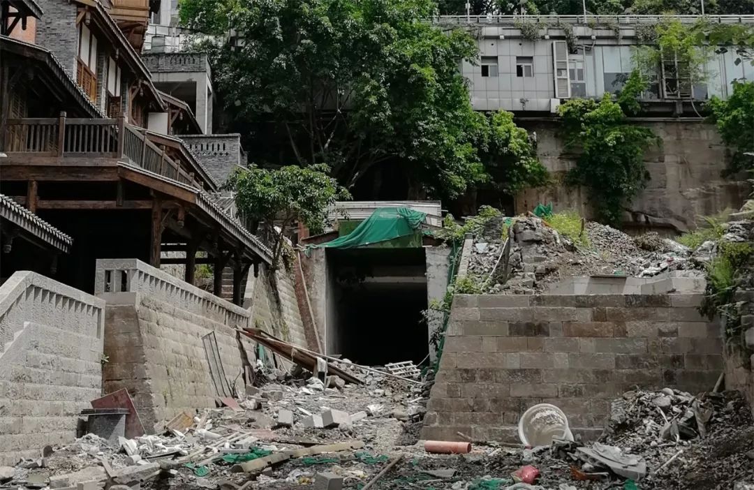 大轰炸防空洞遗址十八梯的更新是必然的,从重庆母城到城市盲肠,十八梯