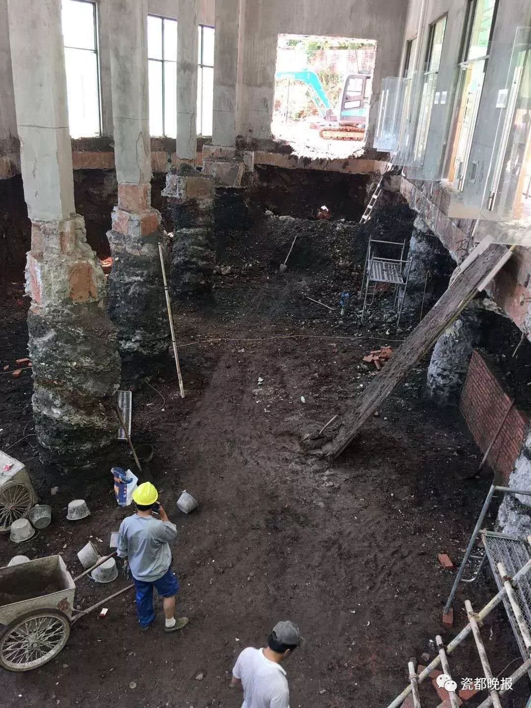 景德镇鹭金昌江府二期有人私挖地下室这个四五米深的大坑想坑谁