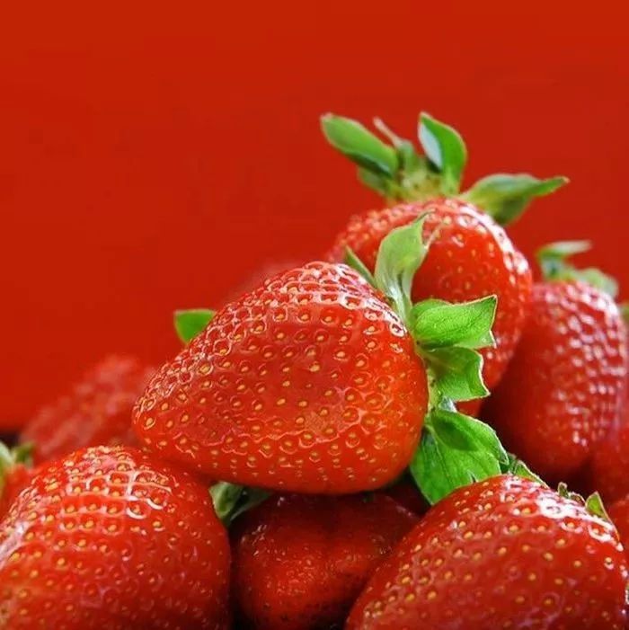 超甜的草莓系背景图