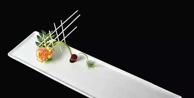 一款好看的盘饰,是如何摆出来的?(附视频演示)