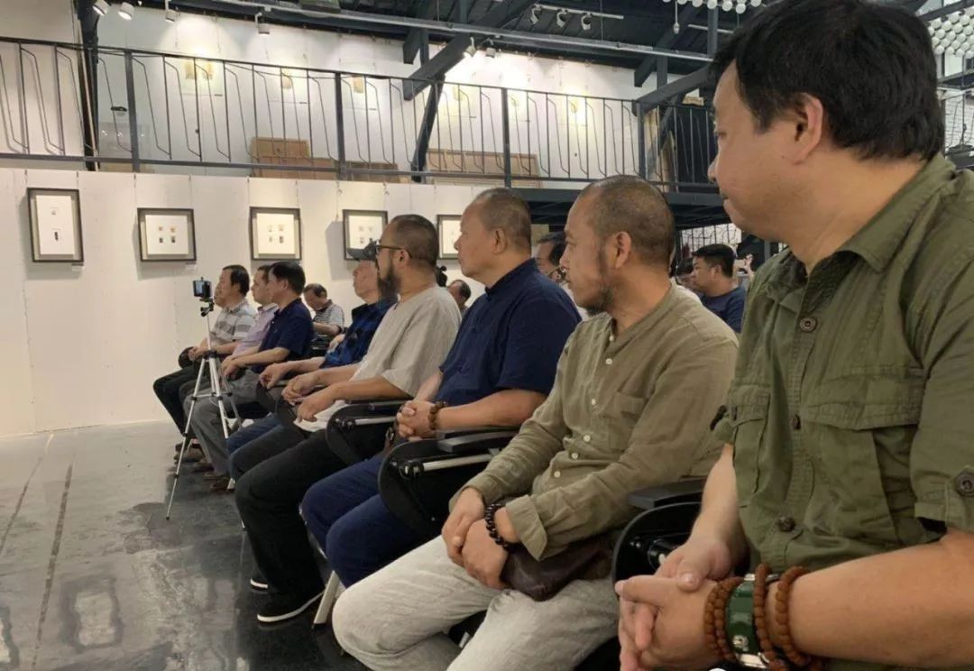 参加本次"楚刀客"篆刻小品展的篆刻家为:桂建民,吴林星,刘光明,叶青峰