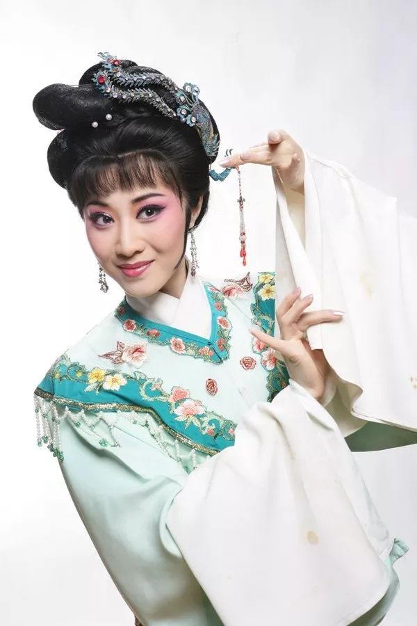 早鸟开票上海越剧院演绎两大经典之作红楼梦梁祝