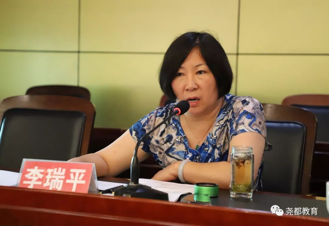 区纪委监委第十二派驻纪检监察组组长李瑞平同志围绕严肃考风考纪要求