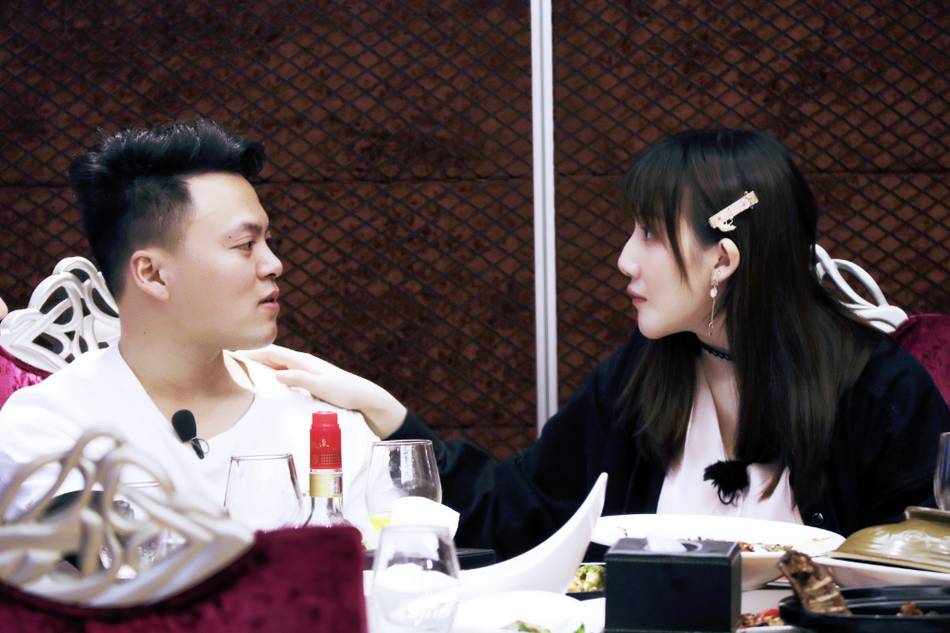 原创《新生日记》开播, 马剑越张杰夫妇婚宴照,敬茶收红包幸福甜蜜