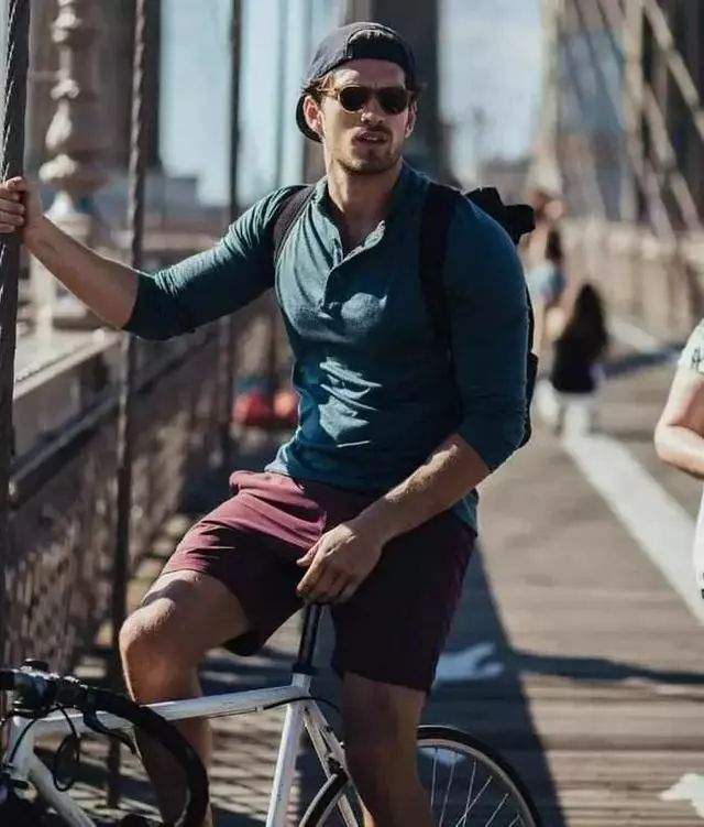 这件复古百搭的亨利衫拯救你单调的夏日穿搭