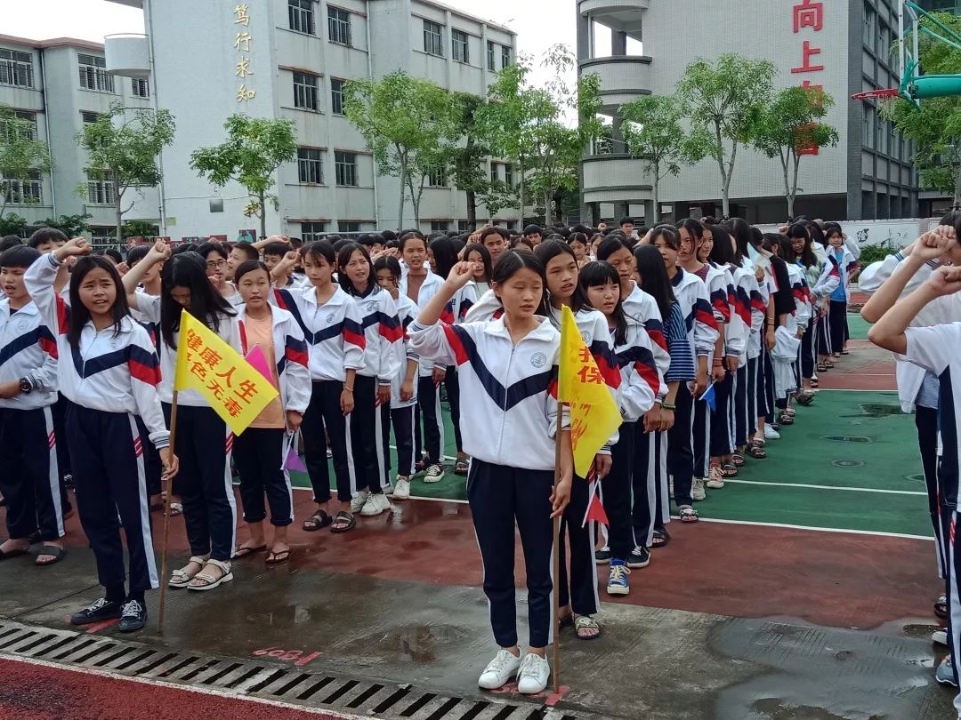 大型东陇中学开展禁毒宣誓大会暨千人签名活动你上镜了吗