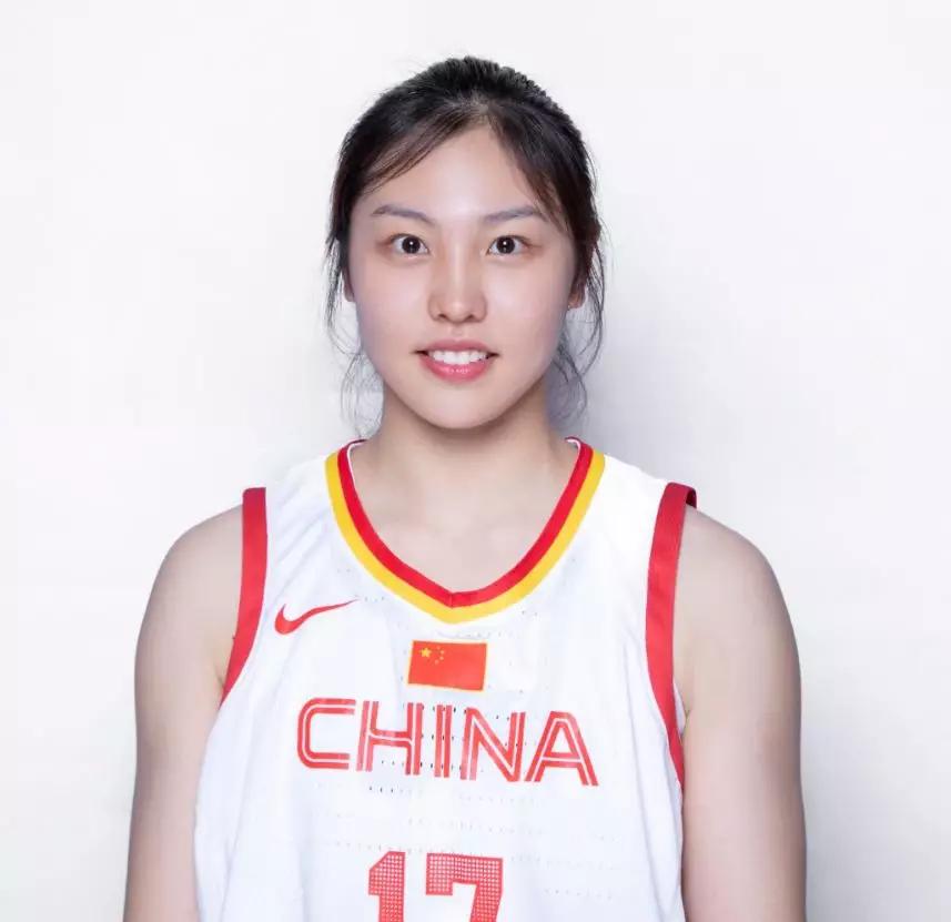 女篮结束欧洲拉练返京 许利民:减少了与世界前几名差距