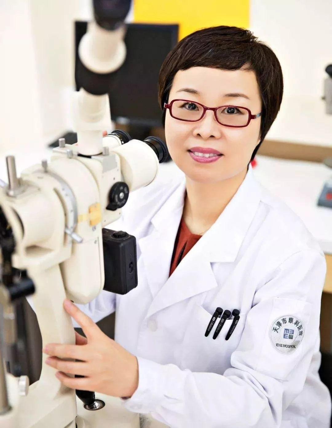 演讲主题:《专业提升推动产业进步》爱尔眼科集团副总裁杨智宽演讲