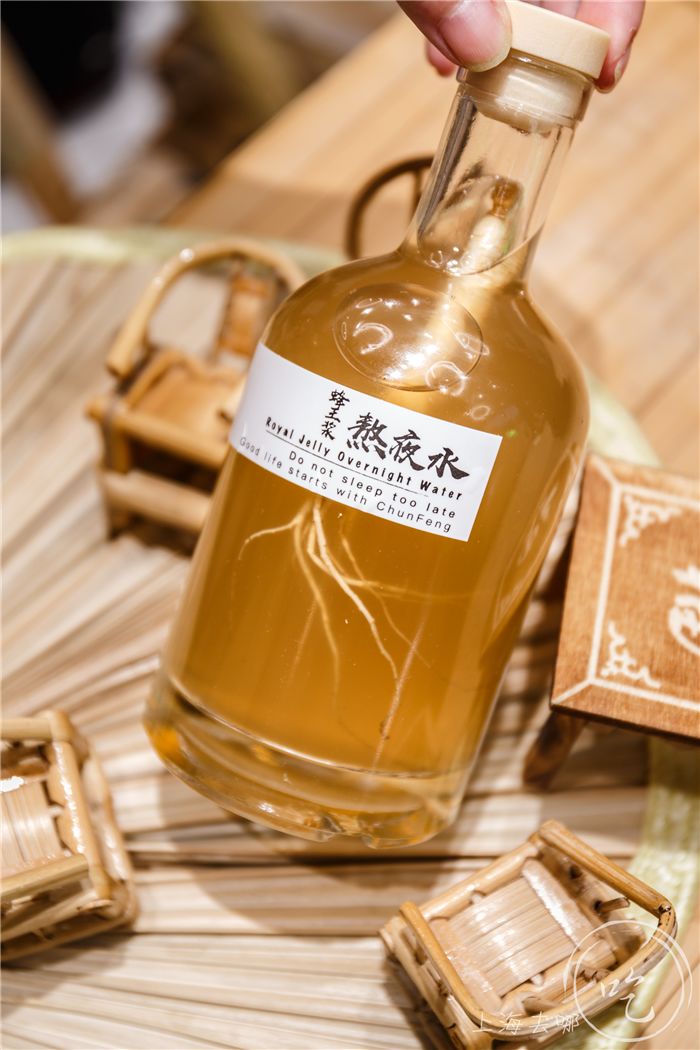 水』熬最晚的夜,喝最好的水▲蜂王浆熬夜水被称为"百草之王"的人参