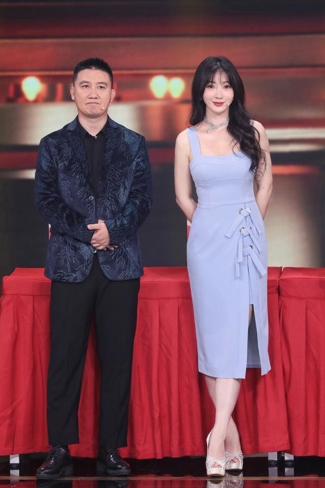 柳岩亮相跨界喜剧王首发阵容发布会急智上演相亲闹剧