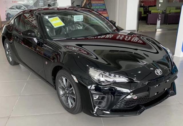 最便宜的丰田ae86轿跑来了,比本田思域type-r还帅气