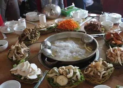 【周末去哪】2日自驾打卡网红景区云中花都,23℃的千野草场,西沱古镇!