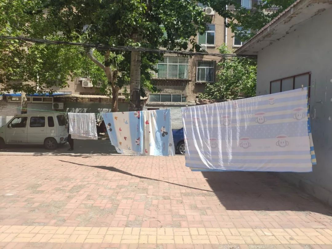 社区出奇招小区晾衣场来上岗