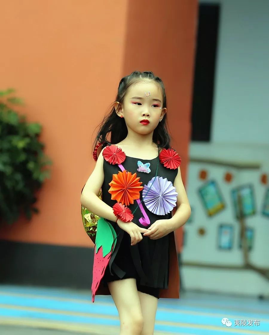 宜昌夷陵生态小公民上演环保时装秀倡导绿色生活