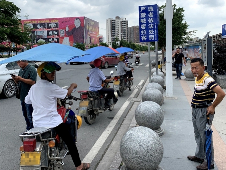 黑车拉客出租车不打表记者暗访广东省内高铁站客运乱象