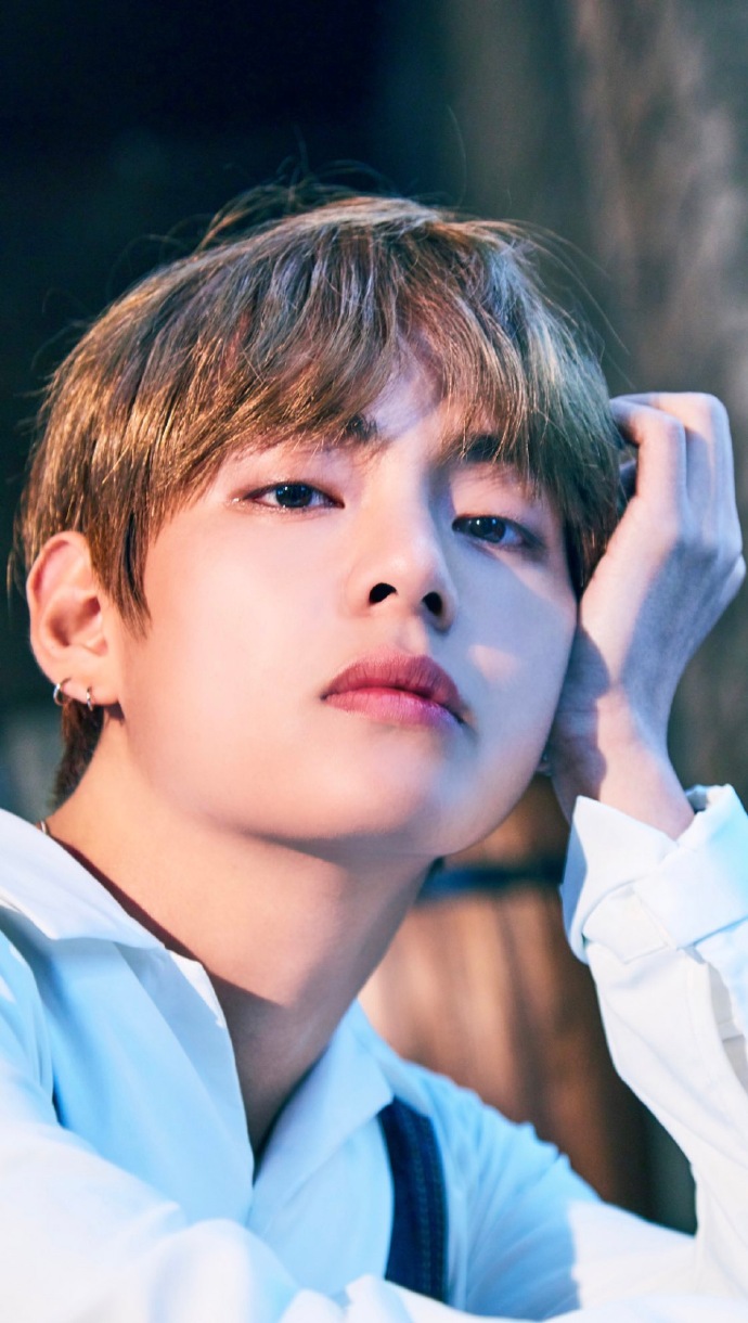 上bts world,一起来收集泰亨的照片和影像吧!