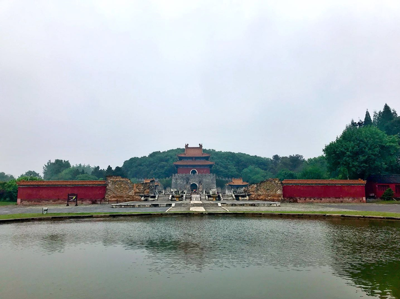 发迹之地,取"风水宝地,祥瑞所钟"之意,赐名"钟祥",并升安陆府为承天府