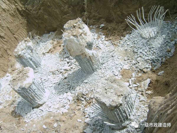 5～1m,确保桩头浮浆层凿除后桩基面混凝土达到设计强度.