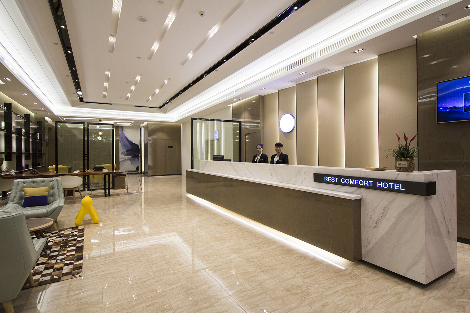 图片说明:锐思特·逸致大堂但是对于加盟商来说,痛点在于在三四线城市